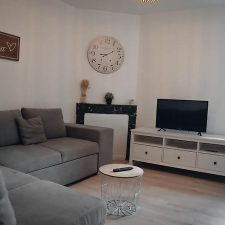 Superbe Appartement Avec Terrasse Au Calme Ernée Exteriér fotografie