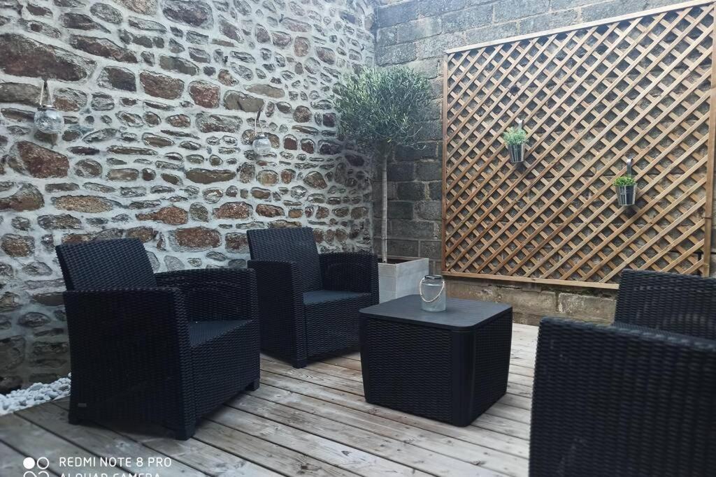 Superbe Appartement Avec Terrasse Au Calme Ernée Exteriér fotografie